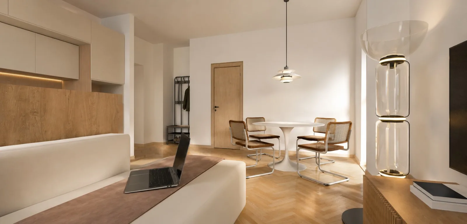 Soggiorno con cucina a vista su misura, parquet a spina francese